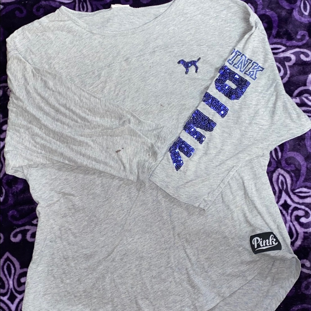 Long sleeve shirt.